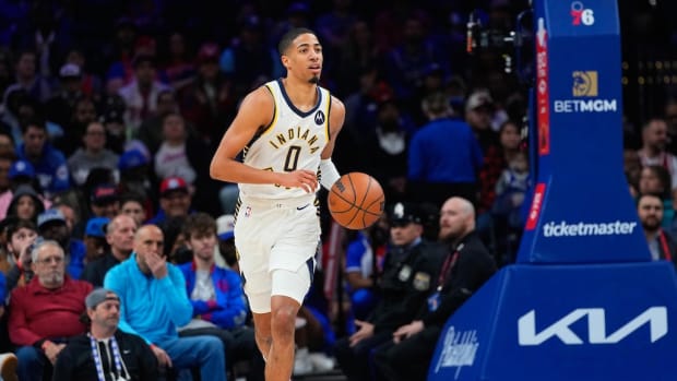 Tyrese Haliburton brings ball up